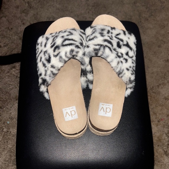 DV by Dolce Vita Shoes - DV by Dolce Vita Black and White Fuzzy Slippers size 8 woman’s